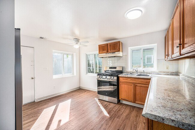 Foto del edificio - Fantastic House In Desirable Englewood Nei...