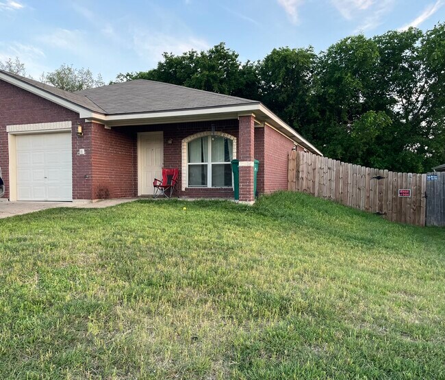 Building Photo - 314 Jeff Gordon Dr