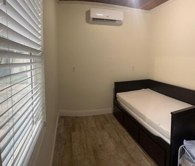 Foto del edificio - 719 Winters St