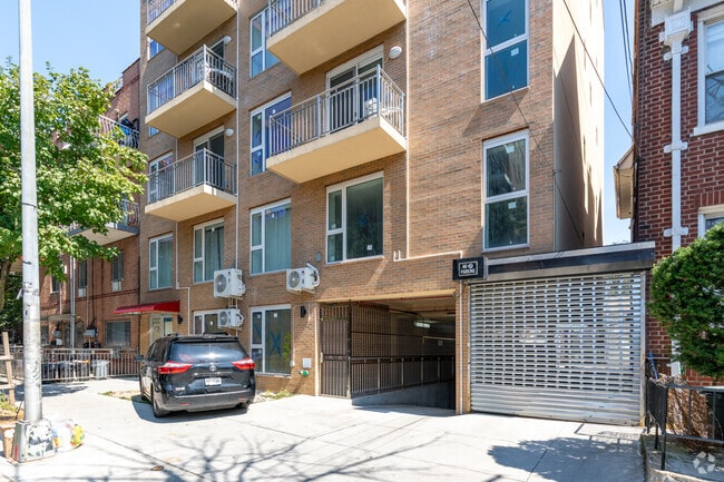 Building Photo - 90-12 Whitney Ave
