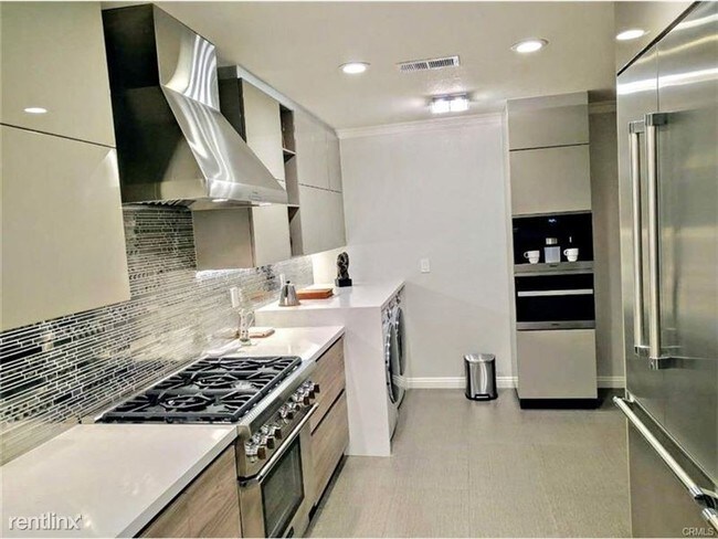 Building Photo - 429 Las Tunas Dr