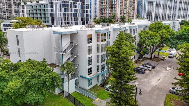 Foto del edificio - 17620 Atlantic Blvd