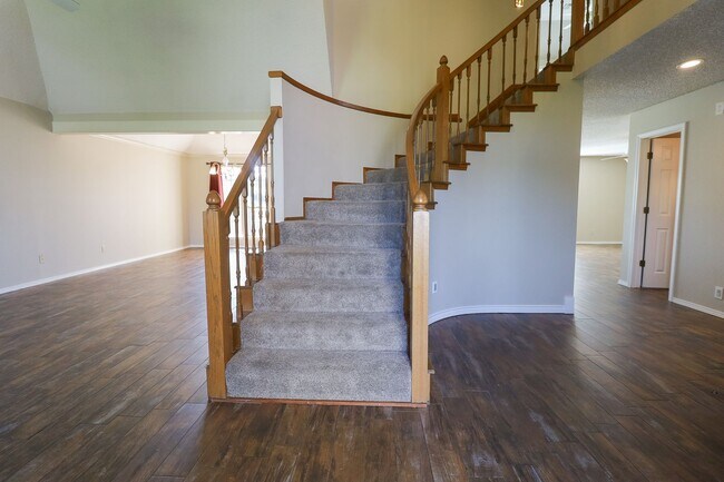 Building Photo - 4 Bed | 3 Bath in South Tulsa!