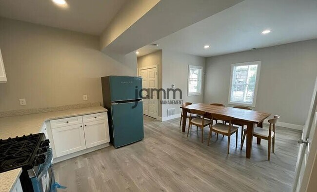 Foto del edificio - 1966 Randall Rd