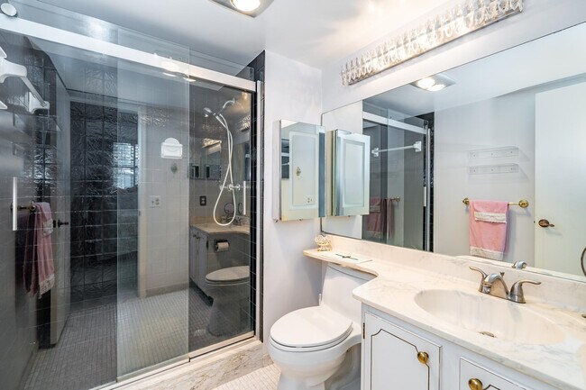 Foto del edificio - 9500 N Hollybrook Lake Dr