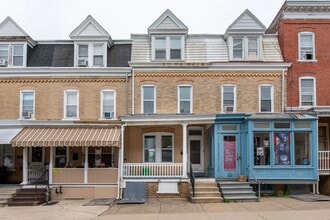 Building Photo - 325 1/2 N Franklin St
