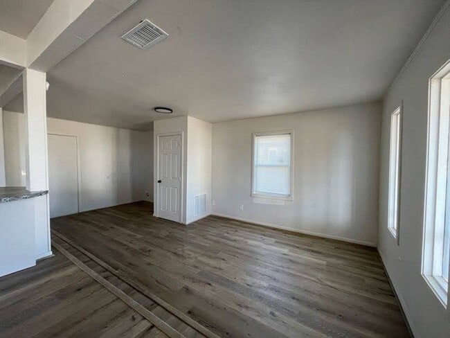 Building Photo - Lamesa Luxe Retreat – Modern Comfort Meets Small-Town Charm