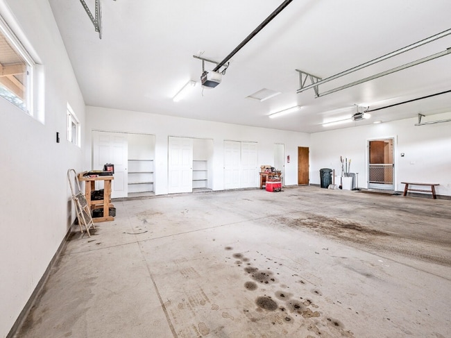 Building Photo - 397 Pohakulani St