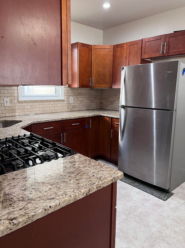 Kitchen - 256 Goldsmith Ave
