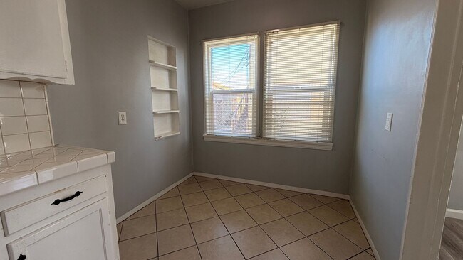 Foto del edificio - 6415 S Van Ness Ave