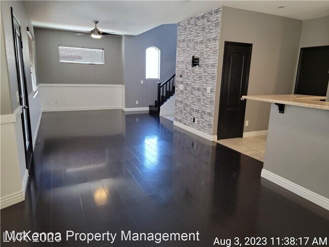 Building Photo - 3 br, 2.5 bath House - 10619 Lessona St