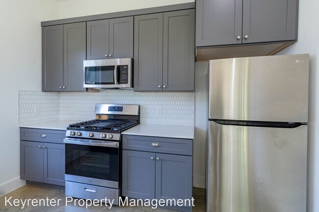 Foto del edificio - 2 br, 2.5 bath House - 6304 Laird Dr. #2