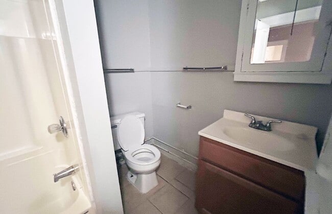 Building Photo - 3027 Clifton Ave