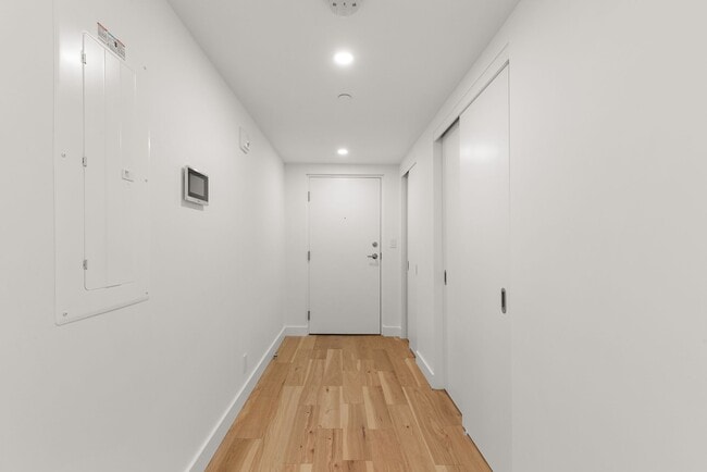 Building Photo - 3460 Rue Peel