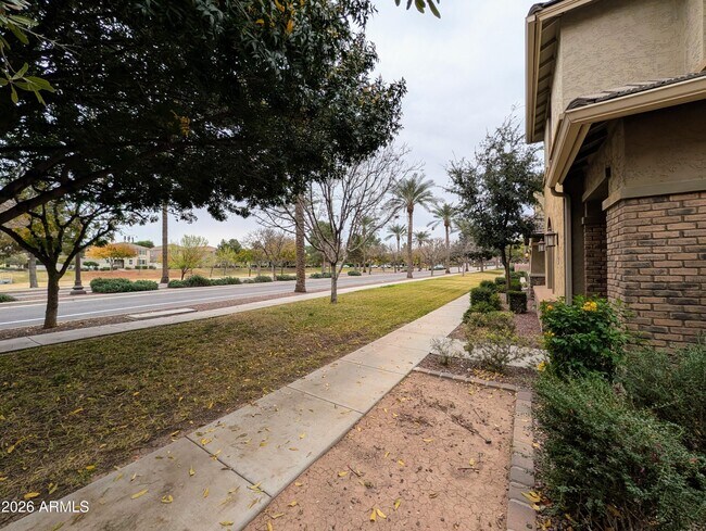 Building Photo - 923 S Osborn Ln