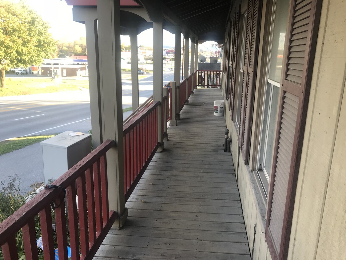 Foto principal - 105 S Main St