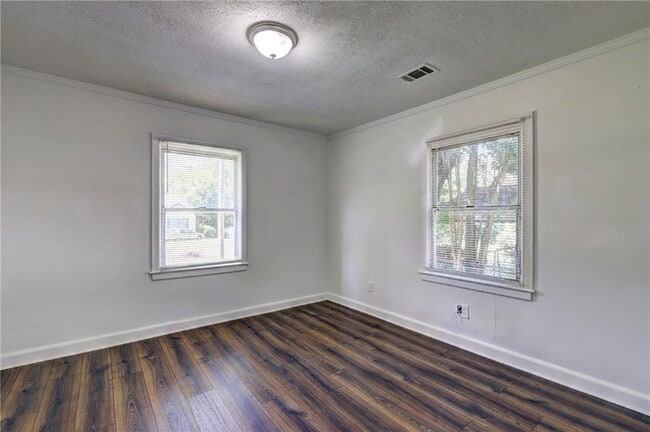 Building Photo - 1241 Auburn Dr