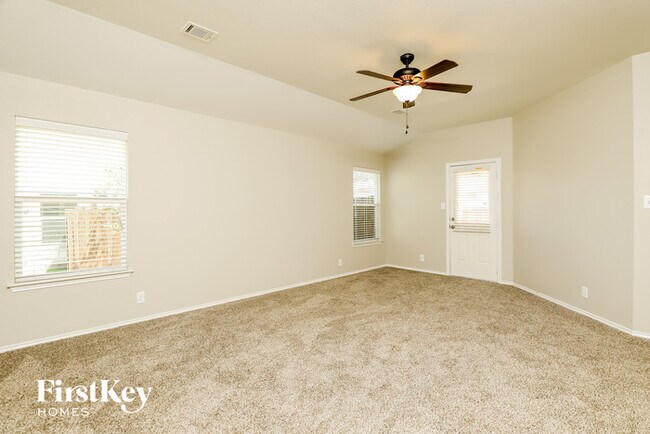 Foto del edificio - 232 Creekview Way