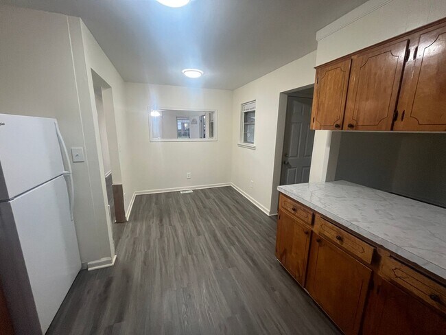 Foto del edificio - Charming 2 Bedroom Home in the Heart of Cabot – Comfortable & Convenient!