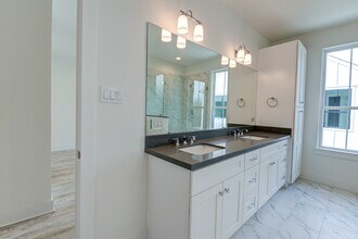 The Grove at Oak Forest photo'