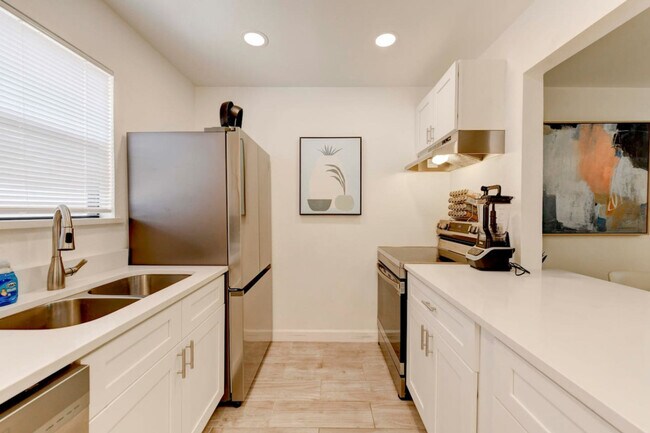 Building Photo - 8400 Jamestown Dr