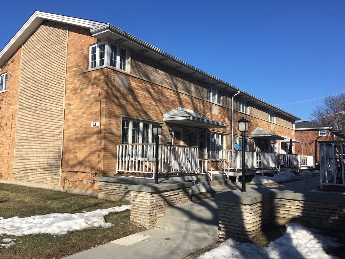 15 S Waiola Ave, La Grange, IL 60525 Townhome Rentals in La Grange IL