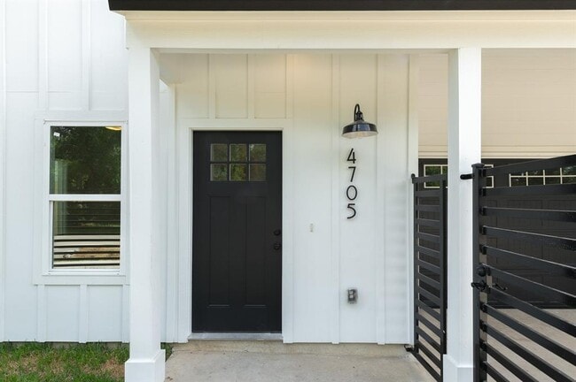 Front door Entrance - 4705 Idaho St