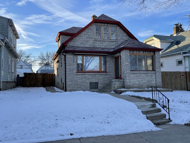 Building Photo - 3345 S 7th St