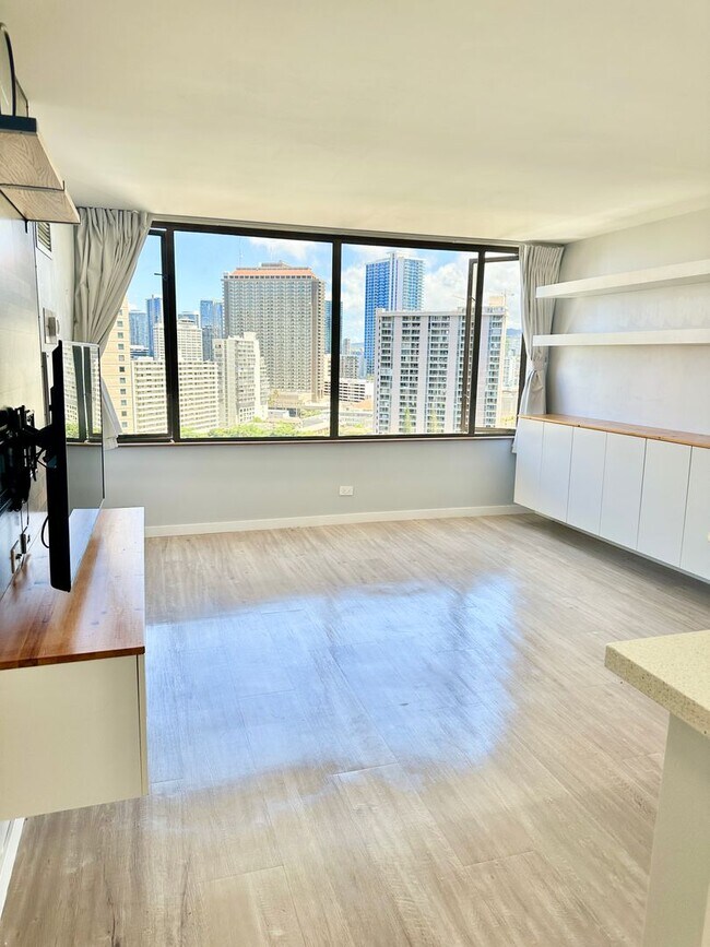 Foto del edificio - Upgraded 1 bedroom in Waikiki! Price Change!