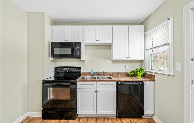 Foto del edificio - 3400 Rosemont Ave