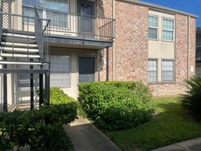 Building Photo - 5550 N Braeswood Blvd