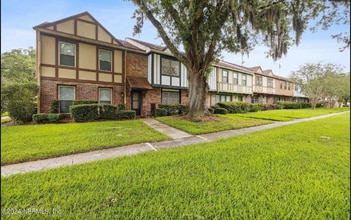 Building Photo - 8191 Trafalgar Square