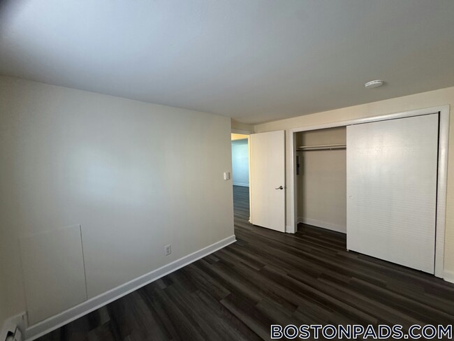 Building Photo - 7 Totman Dr