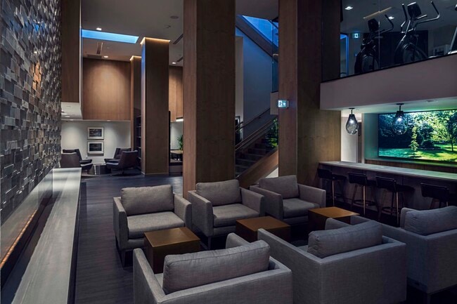 Building Photo - Curve