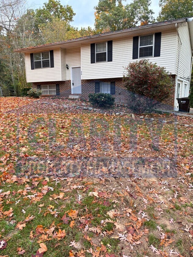 Primary Photo - Three bedroom home in a quiet neighborhood!