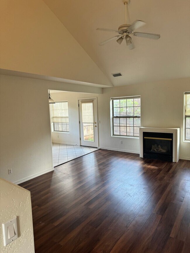 Foto del edificio - Turn Key townhome in Boulder Pointe