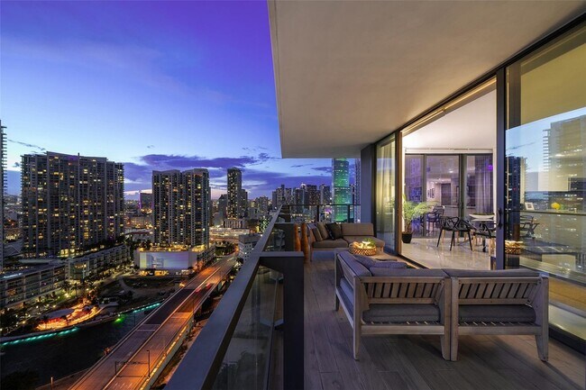 Foto del edificio - 68 SE 6th St