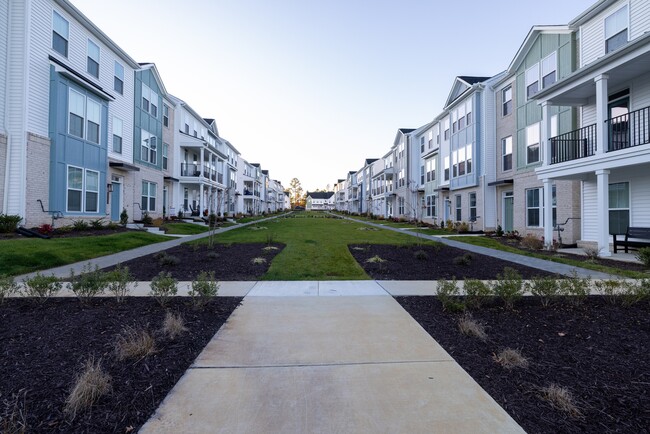 Building Photo - 15369 Sunray Aly
