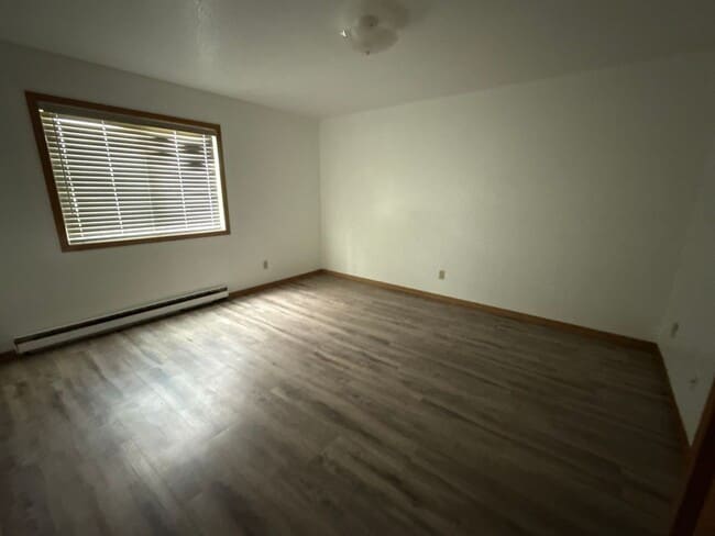Building Photo - Two bedroom one bathroom townhome available!!