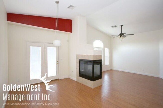 Building Photo - Cozy 2Bdm 2Ba Condo Unit with Attached Gar...