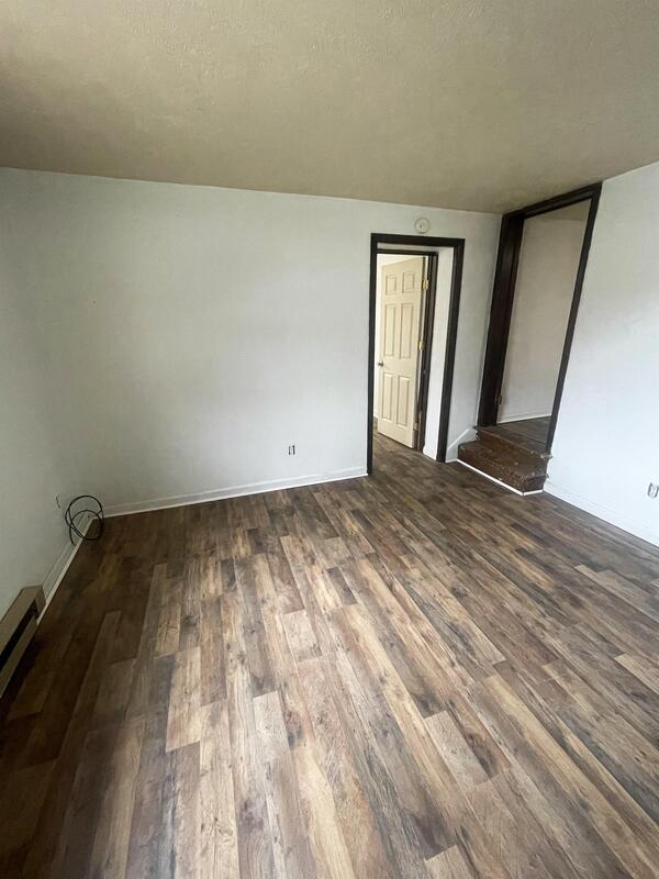 Foto del edificio - 317 Heaslett Ave