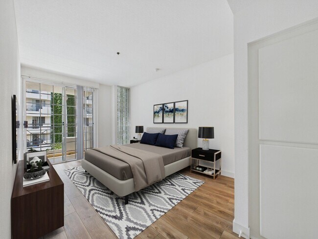 Foto del edificio - 310 S. Swall Drive Apartments