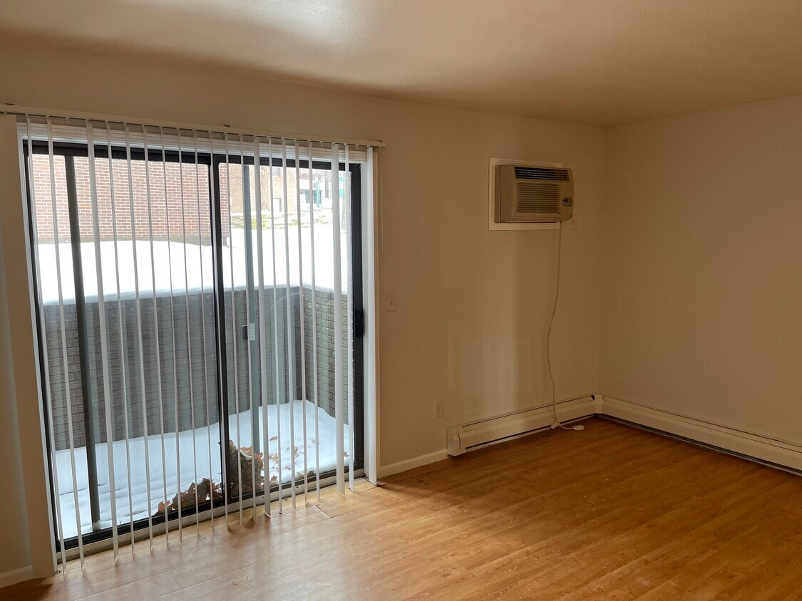 Primary Photo - 36 W Court St