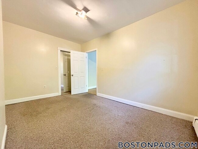 Building Photo - 18 Holmes St