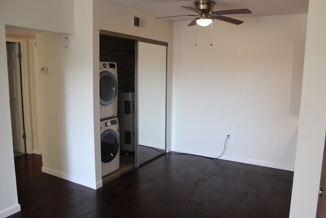 Foto del edificio - 5877 N Granite Reef Rd