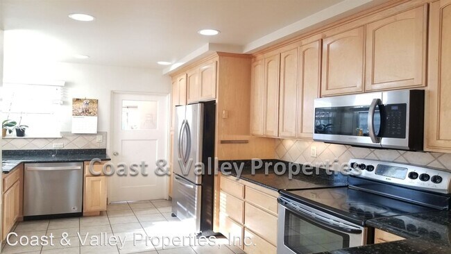 Foto del edificio - 3 br, 2 bath House - 124 Lorimer St.