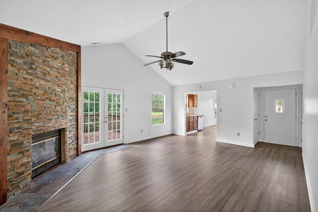 Building Photo - Charming 3-Bedroom Home in a Peaceful Neig...