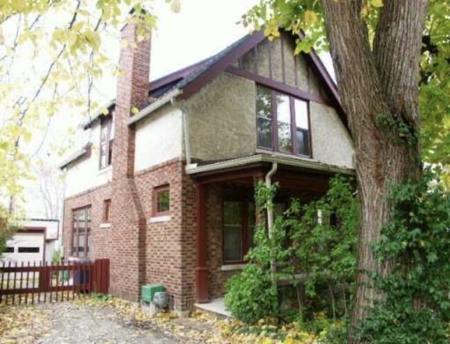 Building Photo - 208 Koch Ave