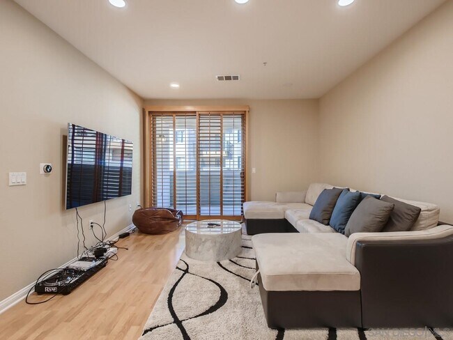 Building Photo - 3877 Pell Pl