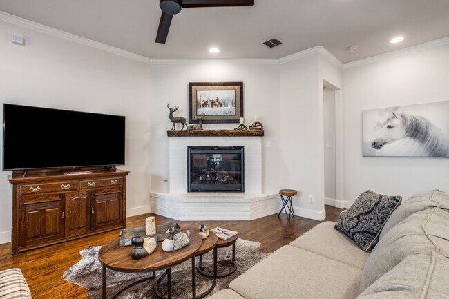 Building Photo - 413 Village Way